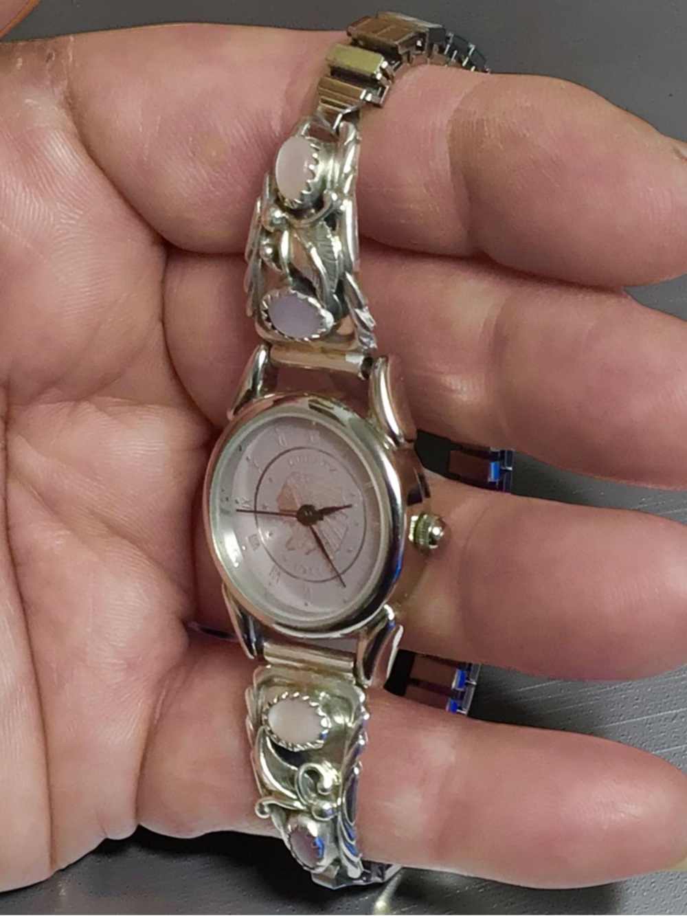 Sterling Silver Mother-of-Pearl Native-American Tips Indian Head Watch. - Picture 6 of 13
